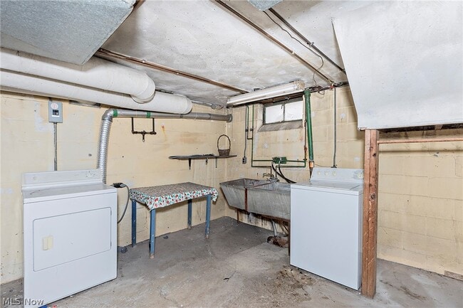 Building Photo - 12509 Britton Dr