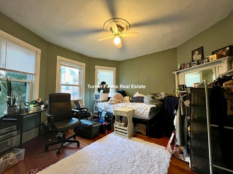 Building Photo - 12 Bucknam St