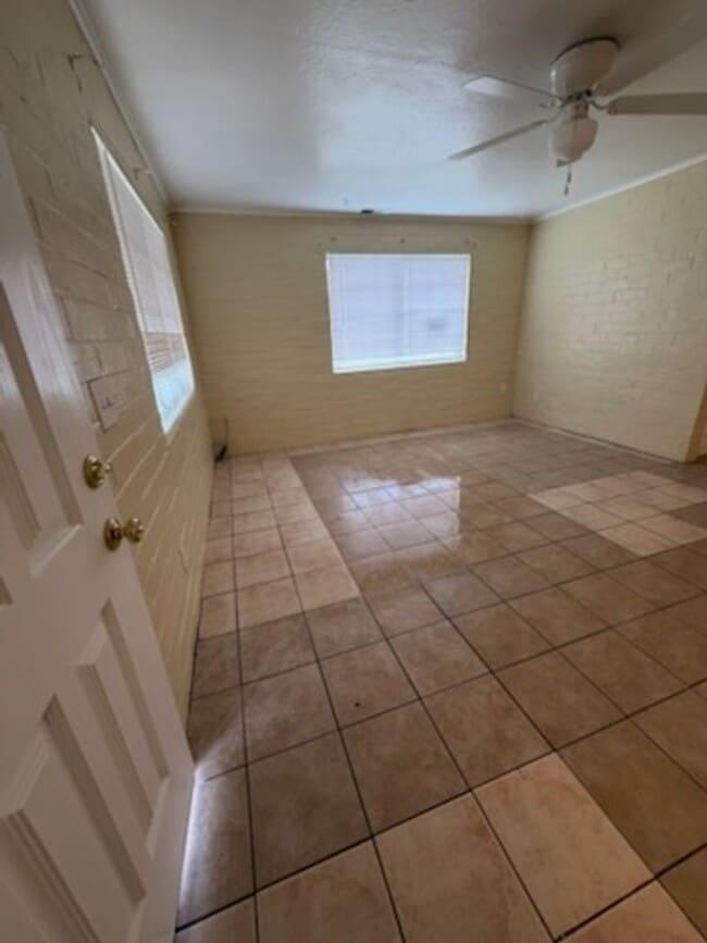 Building Photo - 2 Bedroom, 1 Bath Duplex for Rent In Ceres