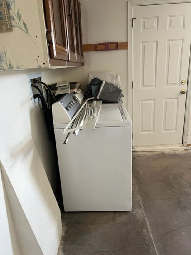 Building Photo - Beautiful home on a large corner lot with RV parking