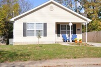 Building Photo - 627 Addison Ave