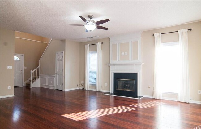 Building Photo - 558 Lullingstone Dr SE