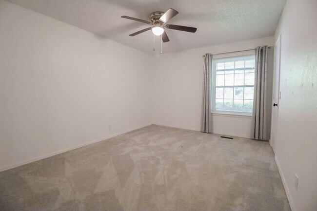 Building Photo - 3 Bed | 2 Bath | South Tulsa