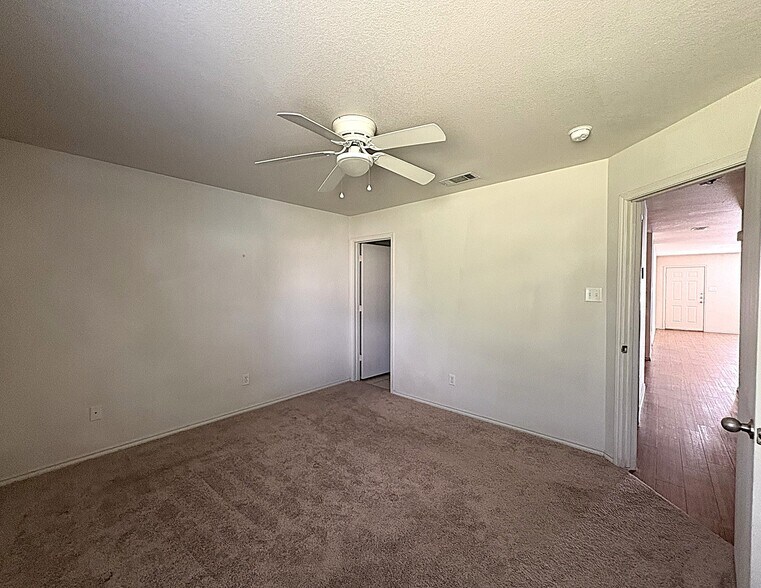 Building Photo - 6600 Temora Loop
