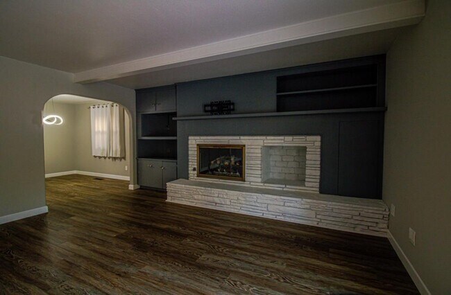 Building Photo - 3225 Elmwood Ave