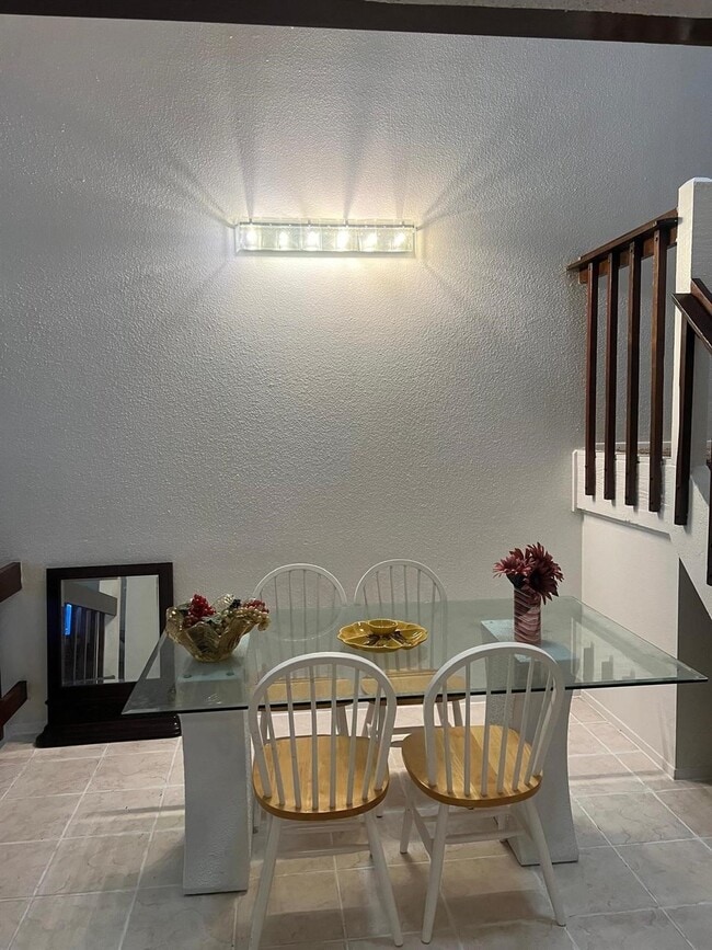 Building Photo - 6843 Greenway Chase St