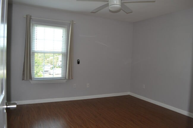 Building Photo - 697 Timberwood Cir E
