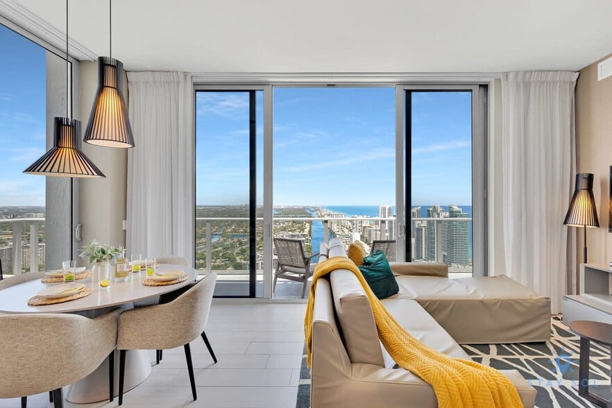 Building Photo - 4010 S Ocean Dr