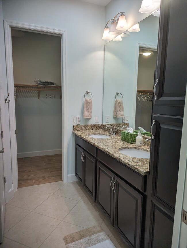 Master bathroom - 9469 Isla Bella Cir