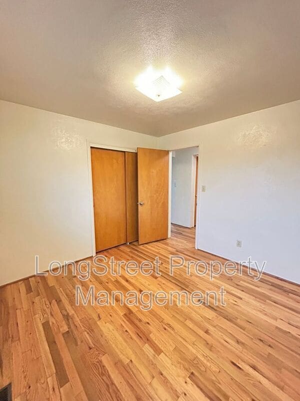 Building Photo - 1930 NW Kings Blvd