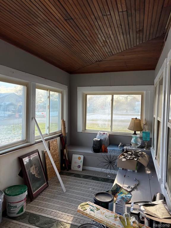 Building Photo - 3363 Parkwood Dr