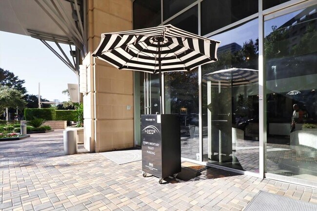 Building Photo - 1901 Post Oak Blvd