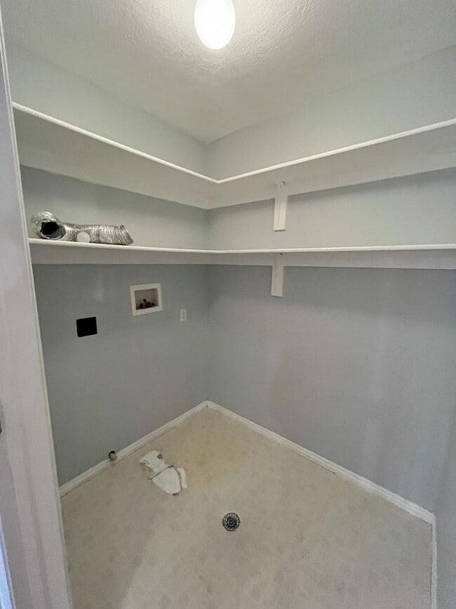 Building Photo - 141 Penny Ln