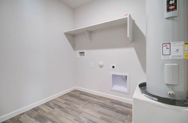 Building Photo - 2028 E Velvet Pl