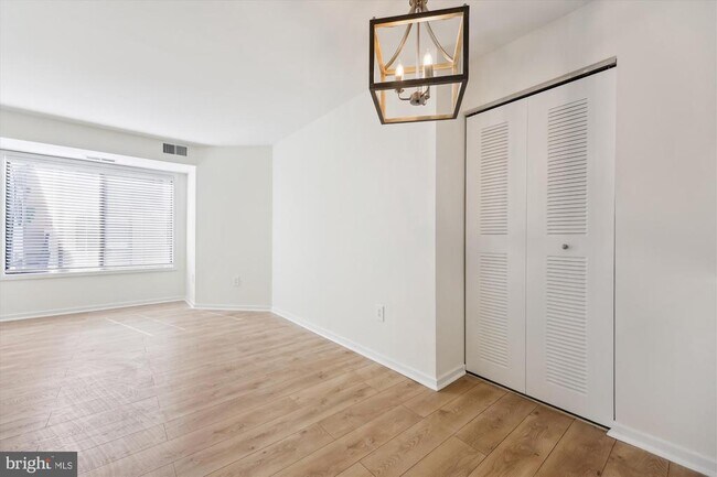Building Photo - 9912 Hellingly Pl