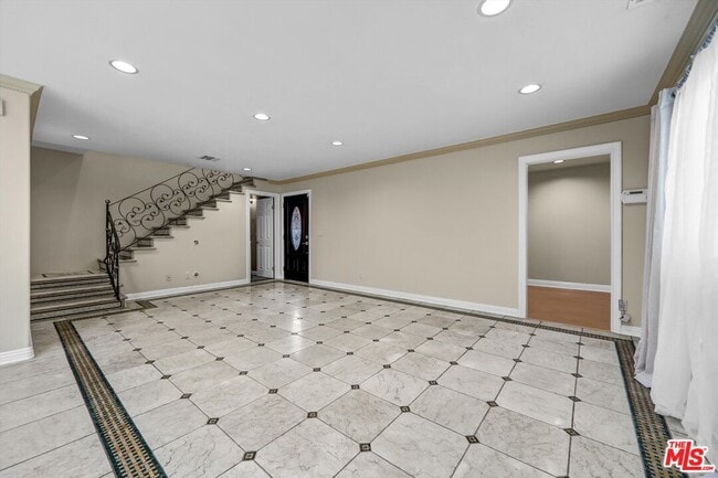 Building Photo - 4421 Prospect Ave
