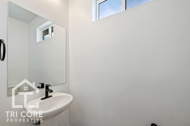 Building Photo - PROMOTION- FREE pet rent and FREE Pet Deposit (Up to 2 Pets)+ $500 Credit towards HOAs  1 MONTH F...