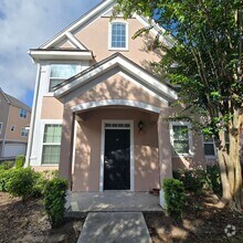 Building Photo - The Hamptons at Metrowest.