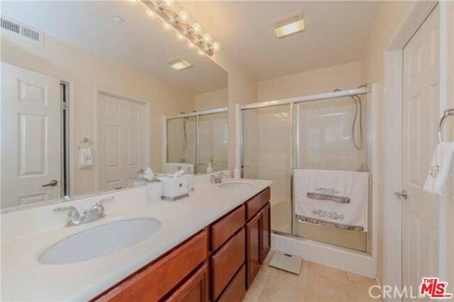 Building Photo - 1108 Jewett Dr