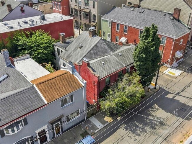 Building Photo - 1314 Sarah St