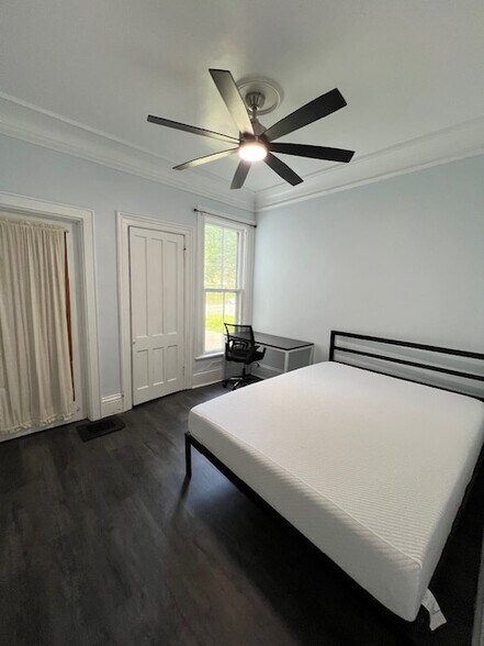 Building Photo - 1211 Madison St