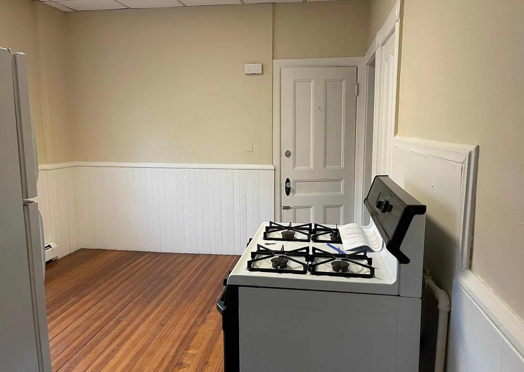 Building Photo - 464 Laurel Hill Ave