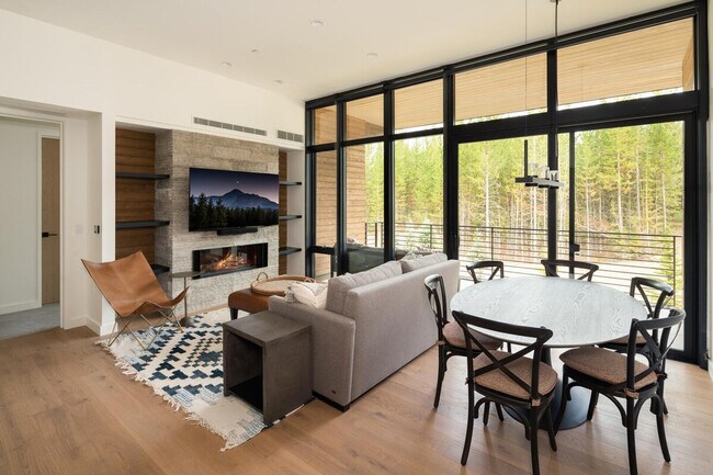 Building Photo - 4 Boathouse Way