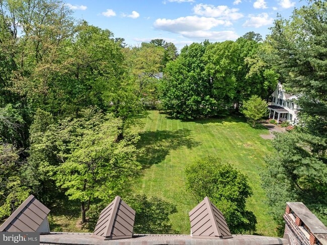 Building Photo - 209 N Bellevue Ave