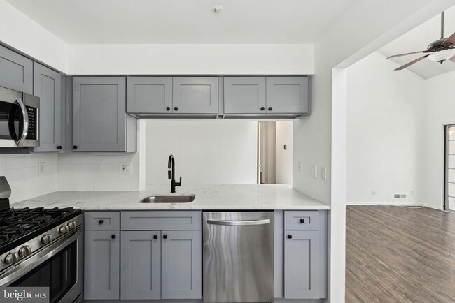 Building Photo - 4202 Aberdeen Ln