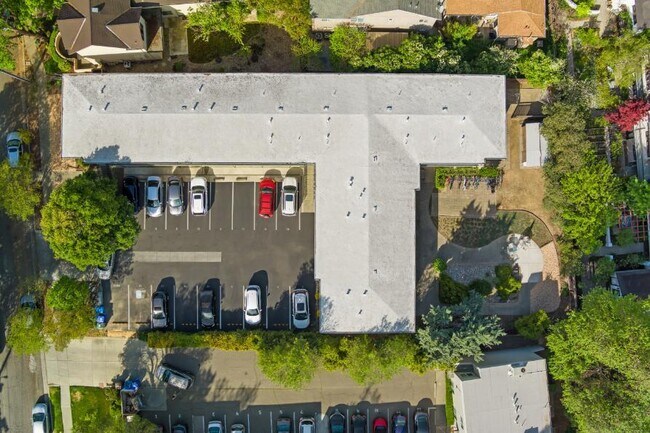 Building Photo - 311 7th St