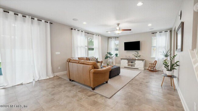 Building Photo - 1120 Persimmon Dr