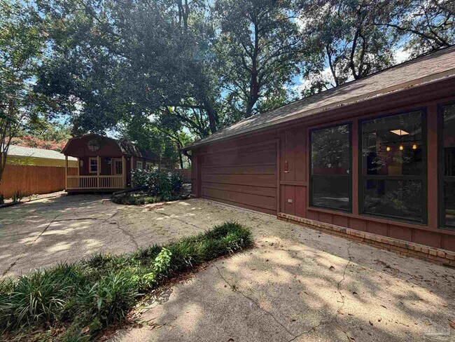 Building Photo - 7707 Beechwood Dr