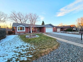 Building Photo - 2025 Lee St