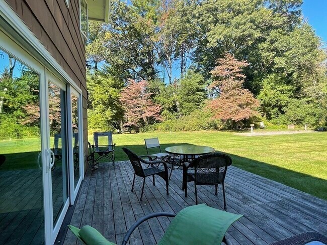 Building Photo - 39 Oriole Dr