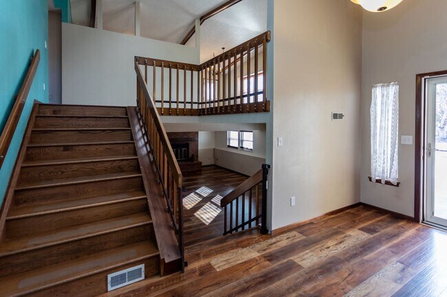 Building Photo - 7673 Safari Cir
