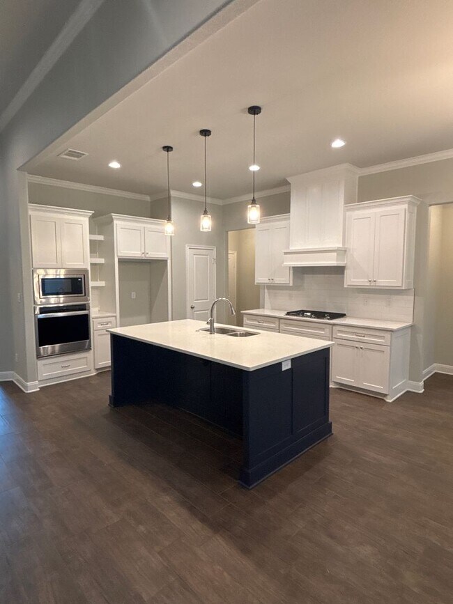 Building Photo - Beautiful South Tyler Rental in Royal Vist...