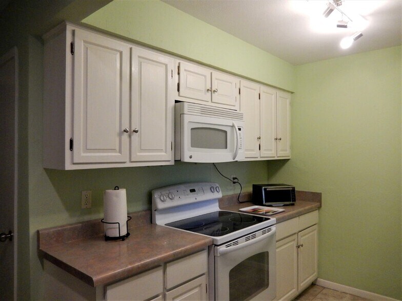 kitchen - 9106 Emberglow Ln