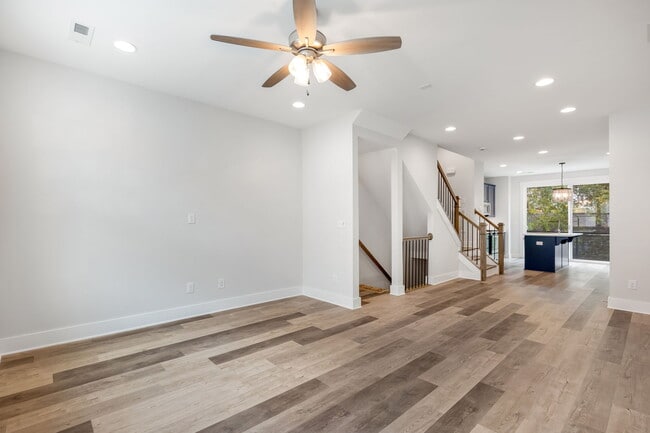 Building Photo - 642 W End Dr