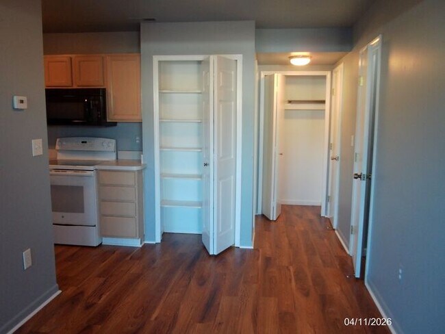 Building Photo - 50450 Bay Run N