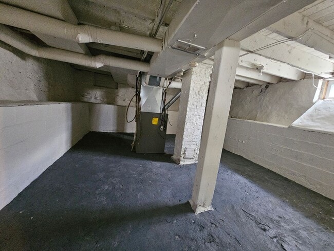 Building Photo - SW 3 Bedroom 1 bath, Newly updated, Large ...