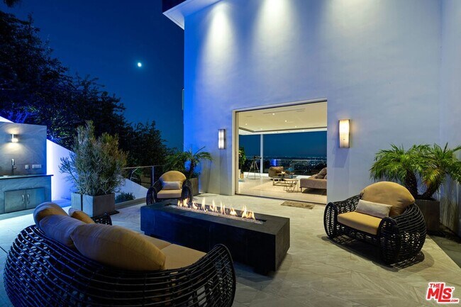 Building Photo - 7080 Mulholland Dr