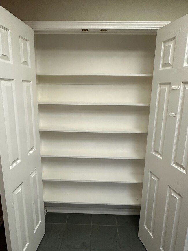 Building Photo - 3707 W Hemlock Ct