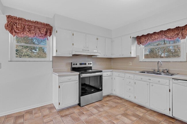 Building Photo - 49 Commanche Ct