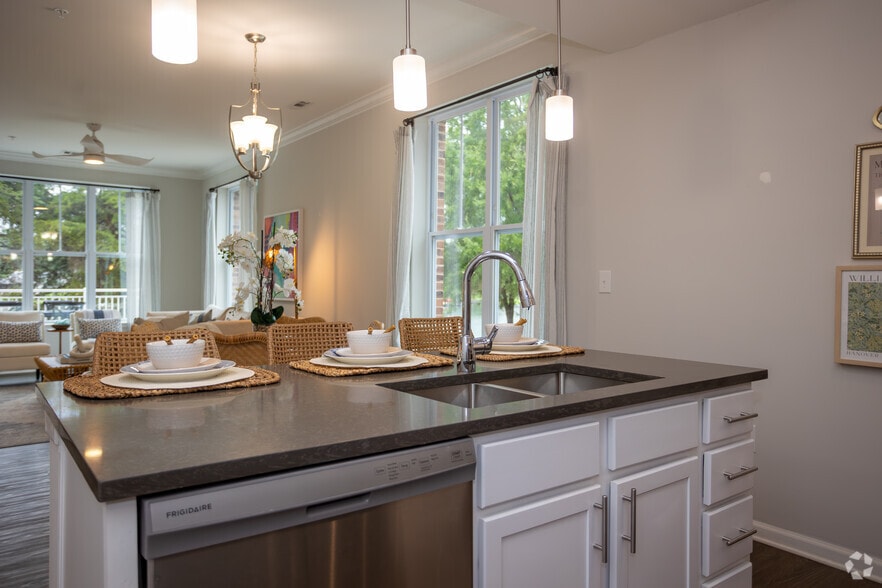 1BR, 1BA - 996SF - Kitchen - The Osprey at Lake Norman