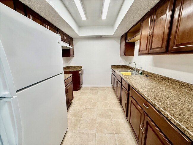 Building Photo - 2830 S Bartell Dr
