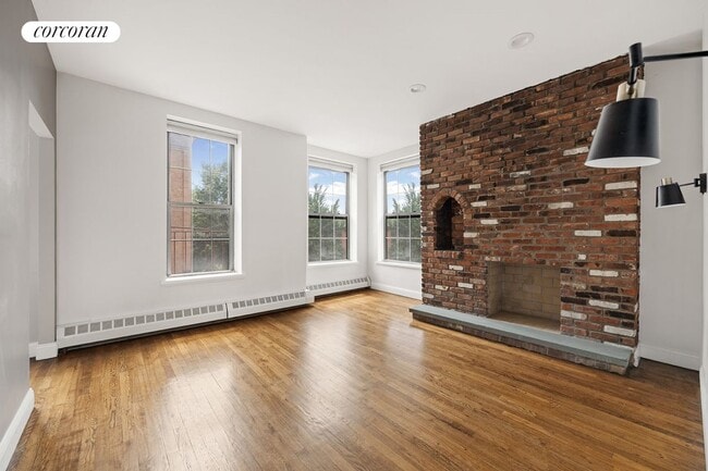 Building Photo - 497 6th Ave