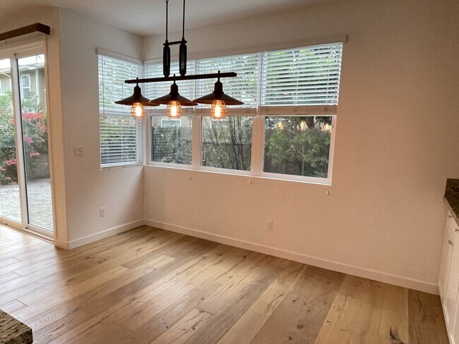 Building Photo - Beautiful 3 Bedroom house in Trillium, Arr...