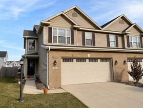 Building Photo - 206 Gentian St