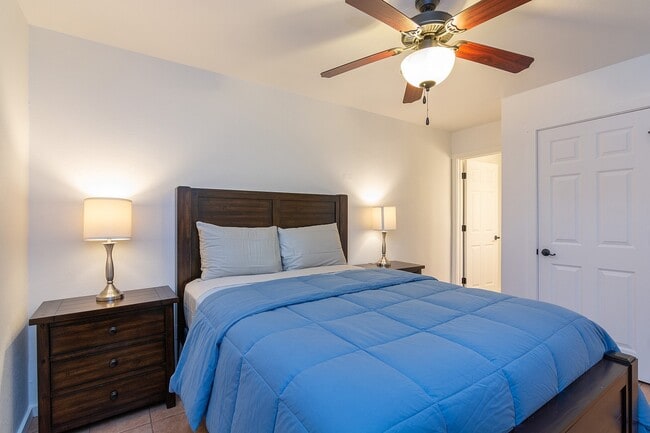 Building Photo - Fully Furnished One Bedroom Condo Availabl...