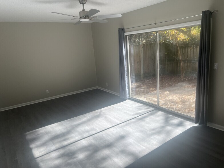 Building Photo - 595 Winding Creek Rd